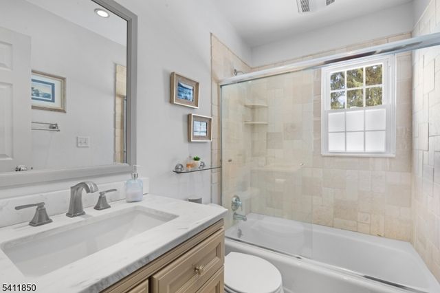 8 Kice Rd, Florham Park Boro, NJ 07932