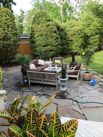 8 Kice Rd, Florham Park Boro, NJ 07932