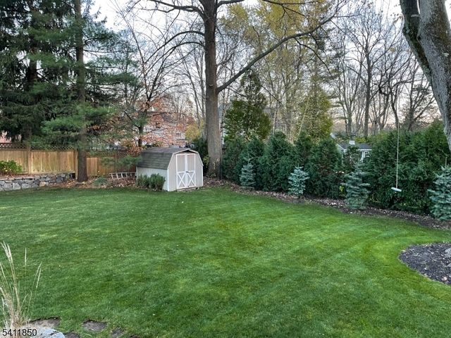 8 Kice Rd, Florham Park Boro, NJ 07932