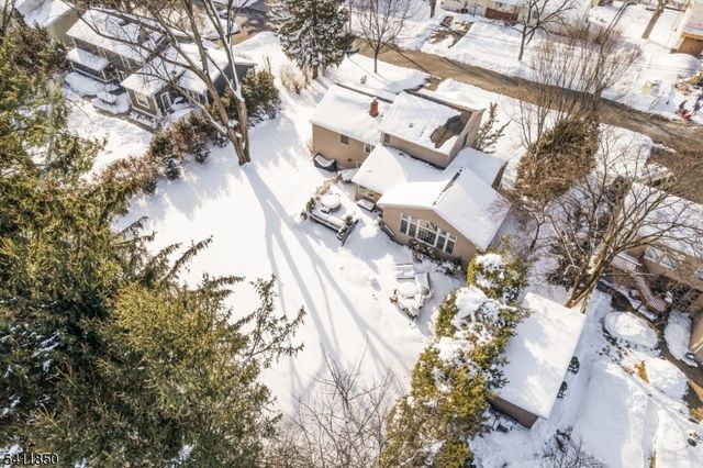 8 Kice Rd, Florham Park Boro, NJ 07932