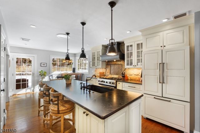 8 Kice Rd, Florham Park Boro, NJ 07932