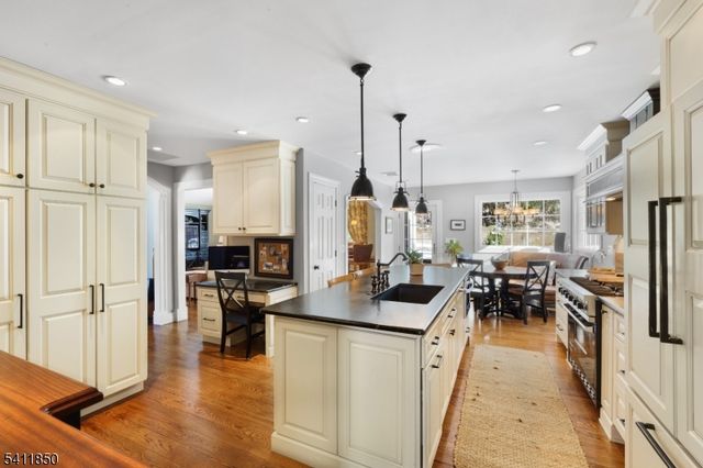 8 Kice Rd, Florham Park Boro, NJ 07932