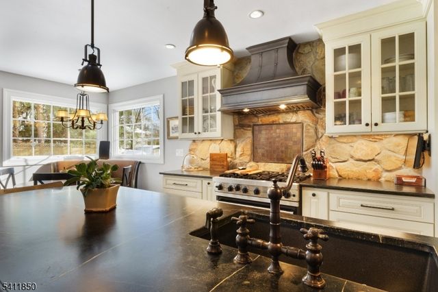 8 Kice Rd, Florham Park Boro, NJ 07932