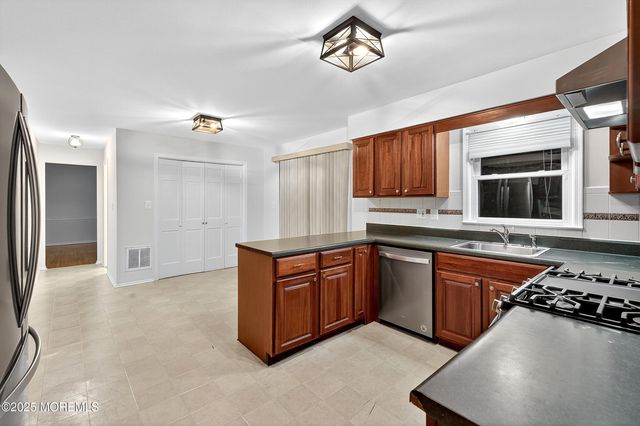 1040 Hillside Drive, North Brunswick, NJ 08902