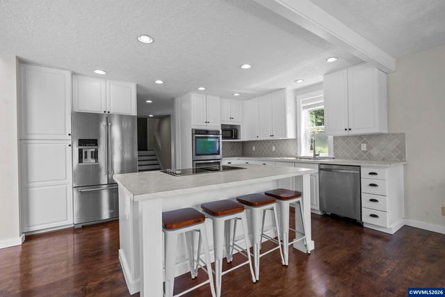 2380 Emmet Dr NW, Salem, OR 97304