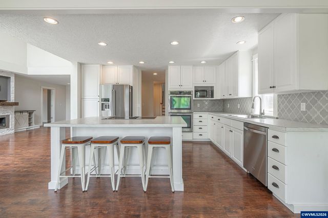2380 Emmet Dr NW, Salem, OR 97304