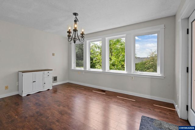 2380 Emmet Dr NW, Salem, OR 97304