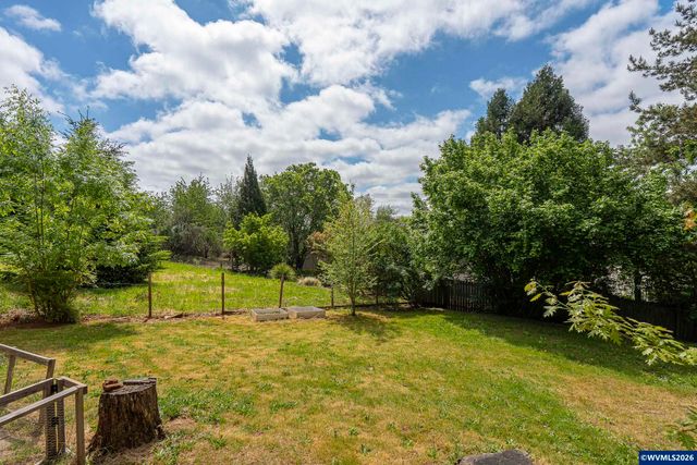 2380 Emmet Dr NW, Salem, OR 97304