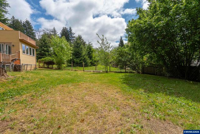 2380 Emmet Dr NW, Salem, OR 97304