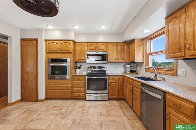 16600 Adams Street, Omaha, NE 68135