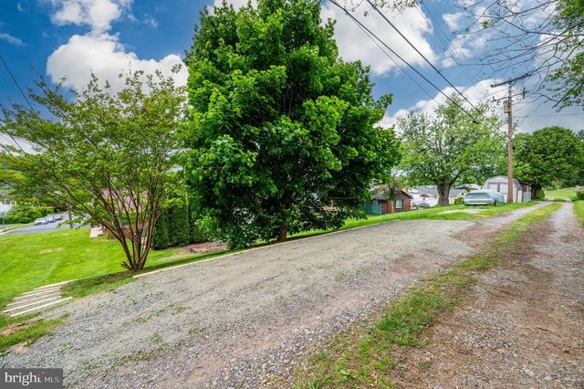 1392 NEW HOLLAND RD, Reading, PA 19607