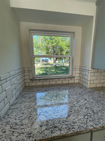 240 Wells Street, Emory, TX 75440