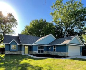 240 Wells Street, Emory, TX 75440