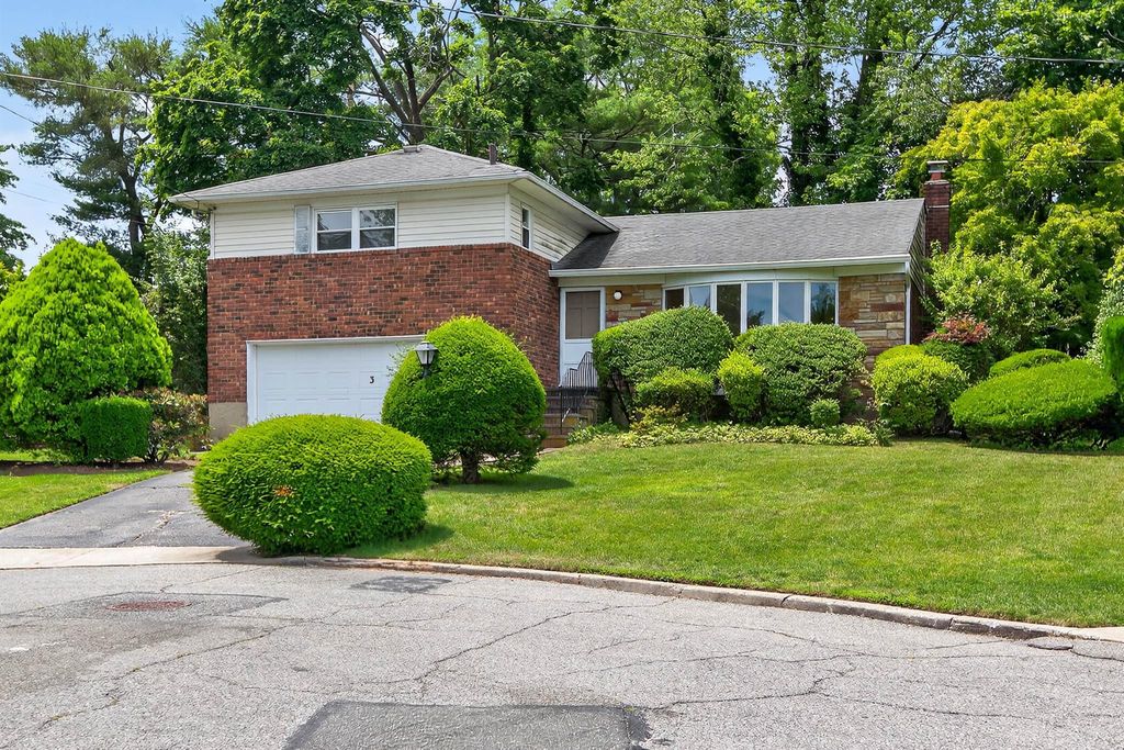 3 Woodale Court, Glen Cove, NY 11542