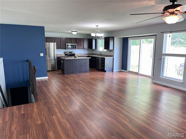 18 Lost Meadow Court, Winfield, MO 63389