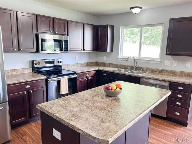 18 Lost Meadow Court, Winfield, MO 63389