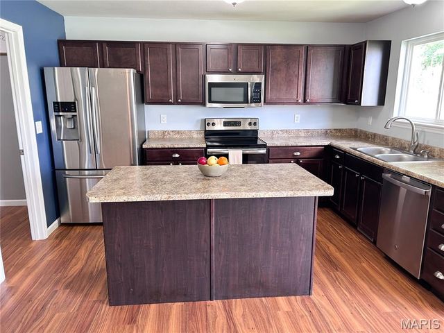 18 Lost Meadow Court, Winfield, MO 63389