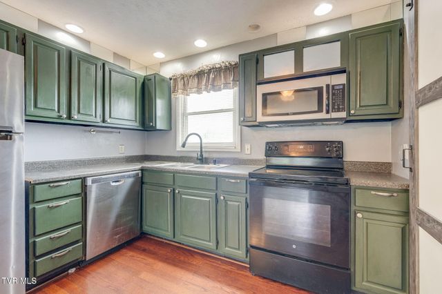 207 Cherry Street, Mount Carmel, TN 37645