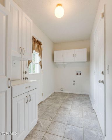 207 Cherry Street, Mount Carmel, TN 37645