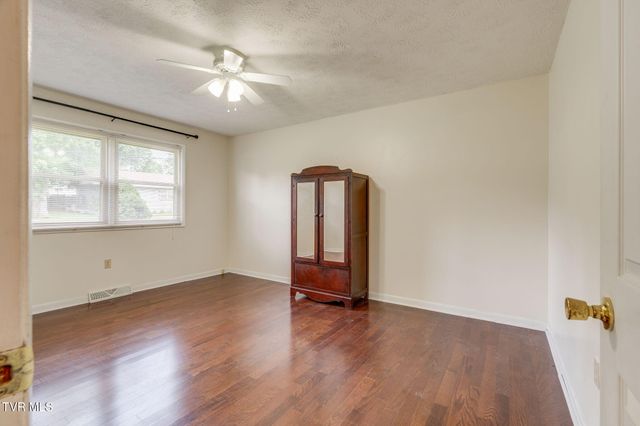 207 Cherry Street, Mount Carmel, TN 37645