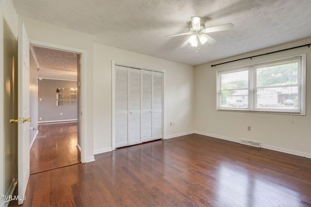 207 Cherry Street, Mount Carmel, TN 37645