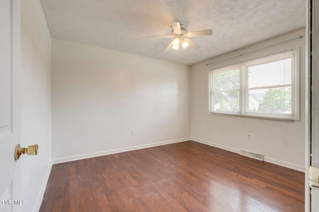 207 Cherry Street, Mount Carmel, TN 37645