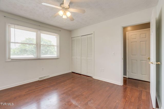 207 Cherry Street, Mount Carmel, TN 37645