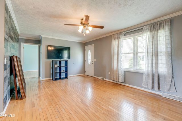 207 Cherry Street, Mount Carmel, TN 37645