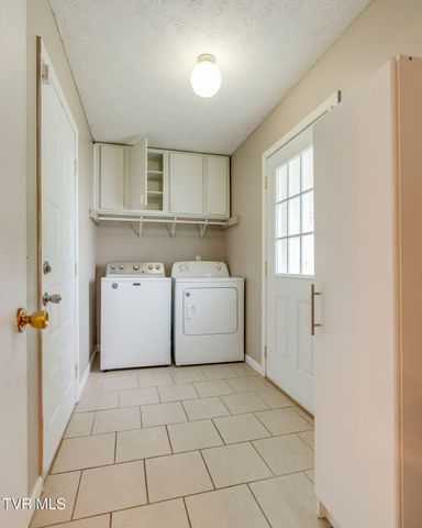 207 Cherry Street, Mount Carmel, TN 37645