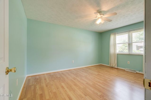 207 Cherry Street, Mount Carmel, TN 37645