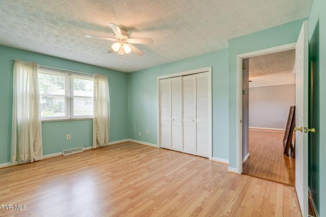 207 Cherry Street, Mount Carmel, TN 37645