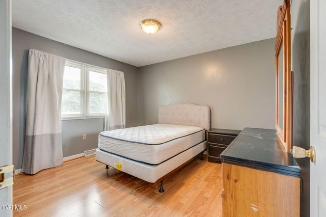 207 Cherry Street, Mount Carmel, TN 37645