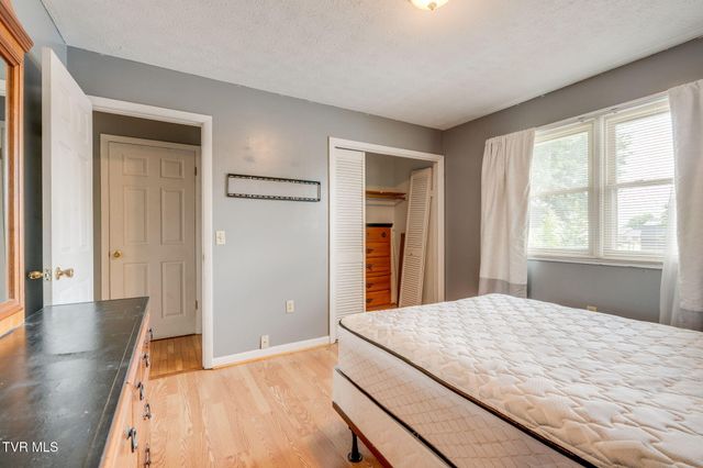 207 Cherry Street, Mount Carmel, TN 37645