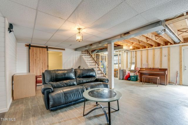 207 Cherry Street, Mount Carmel, TN 37645