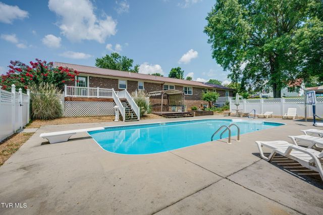 207 Cherry Street, Mount Carmel, TN 37645