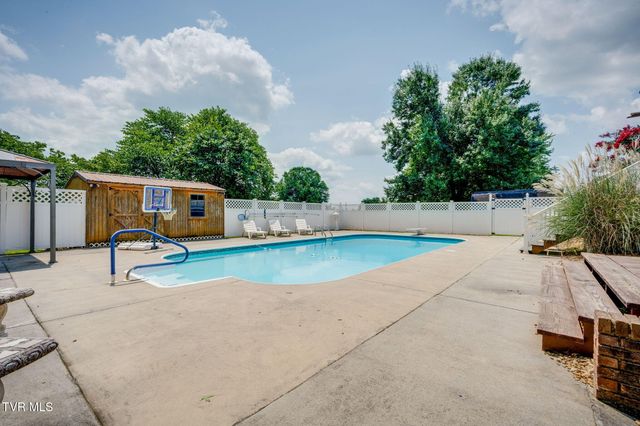 207 Cherry Street, Mount Carmel, TN 37645