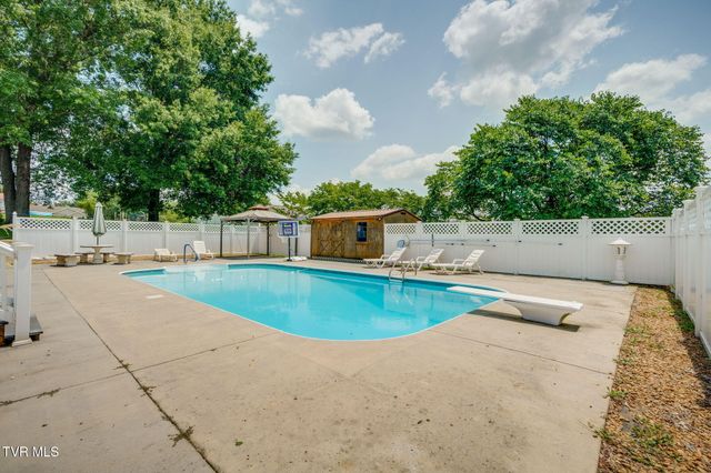 207 Cherry Street, Mount Carmel, TN 37645