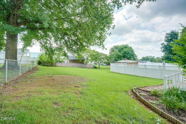 207 Cherry Street, Mount Carmel, TN 37645