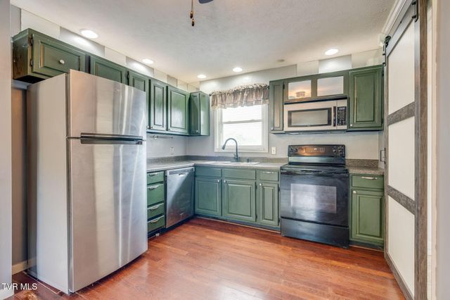 207 Cherry Street, Mount Carmel, TN 37645