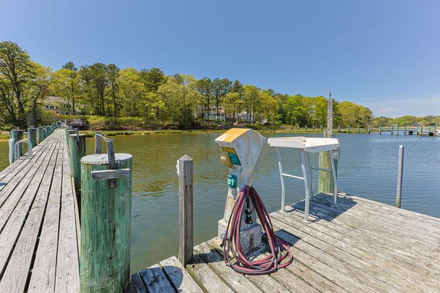 476 Baxters Neck Road, Marstons Mills, MA 02648
