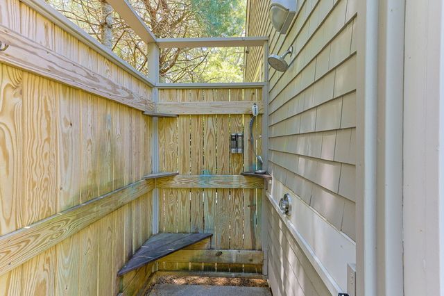 476 Baxters Neck Road, Marstons Mills, MA 02648