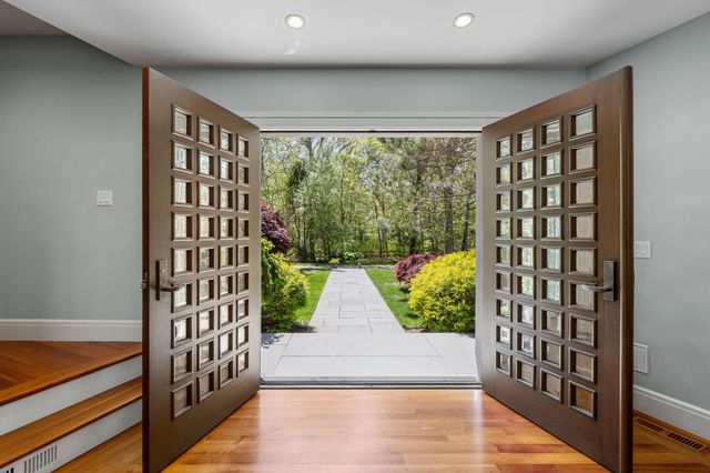 476 Baxters Neck Road, Marstons Mills, MA 02648
