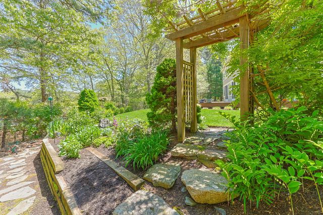 476 Baxters Neck Road, Marstons Mills, MA 02648