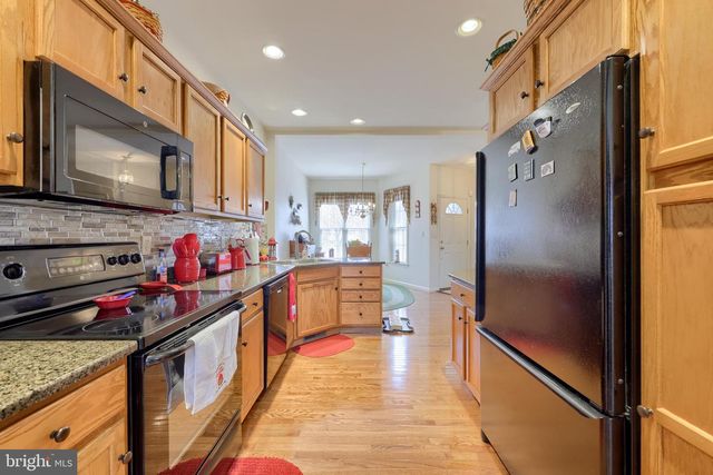 66 WEAVER AVE, Ephrata, PA 17522