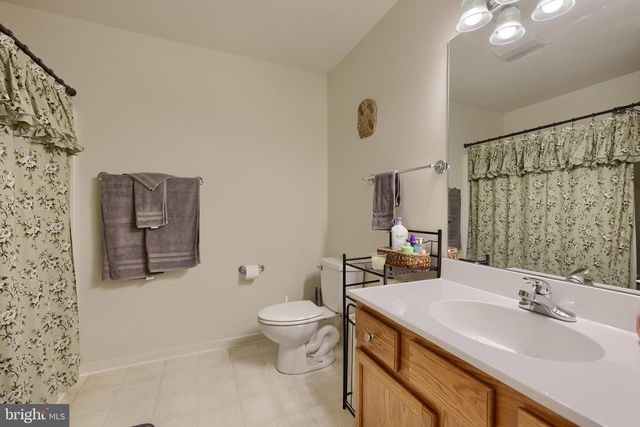 66 WEAVER AVE, Ephrata, PA 17522