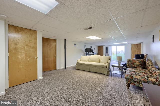 66 WEAVER AVE, Ephrata, PA 17522