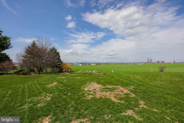 66 WEAVER AVE, Ephrata, PA 17522
