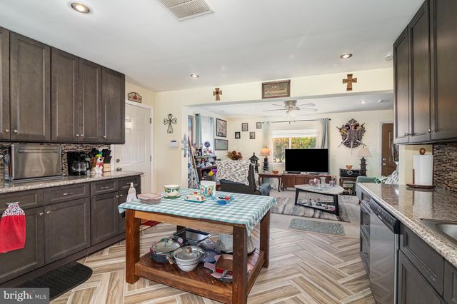 6114 NASSAU RD, Harrisburg, PA 17112