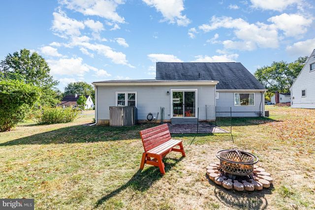 6114 NASSAU RD, Harrisburg, PA 17112