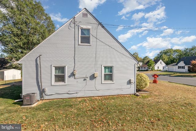 6114 NASSAU RD, Harrisburg, PA 17112